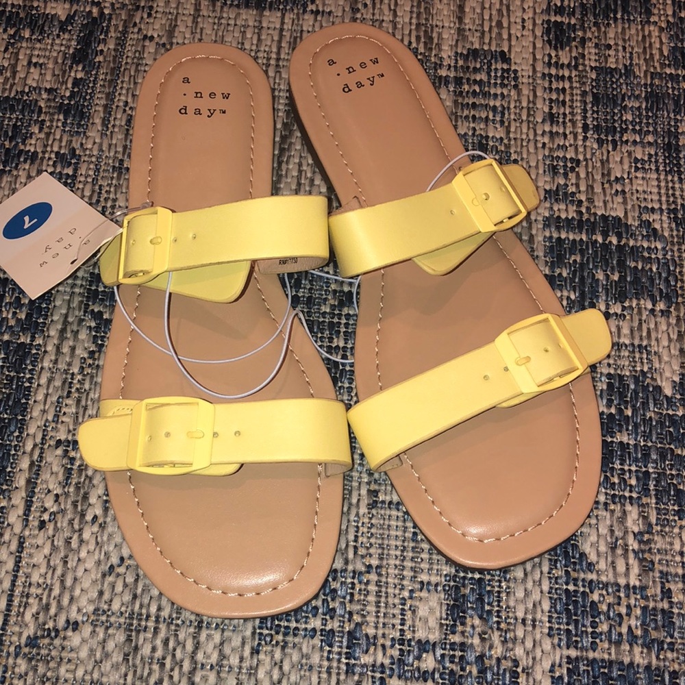NWT Sandals 7